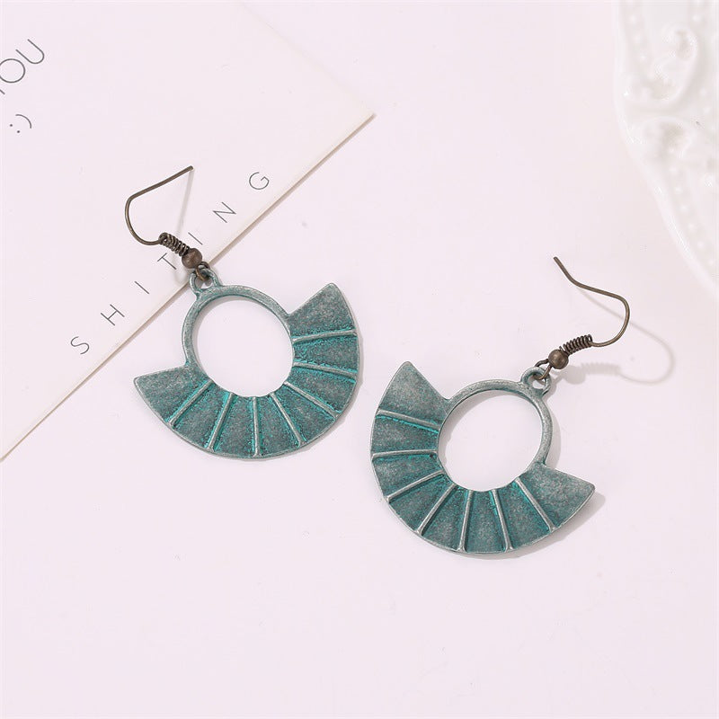 Wholesale Vintage Scalloped Alloy Earrings